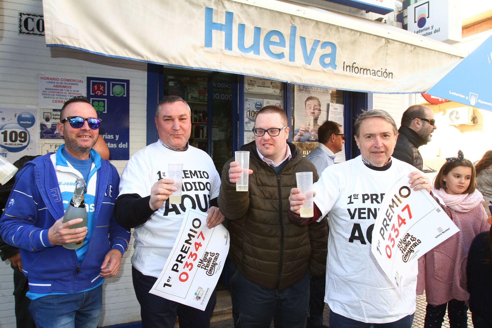 Alegría en Huelva tras tocar por primera vez el gordo en la capital.