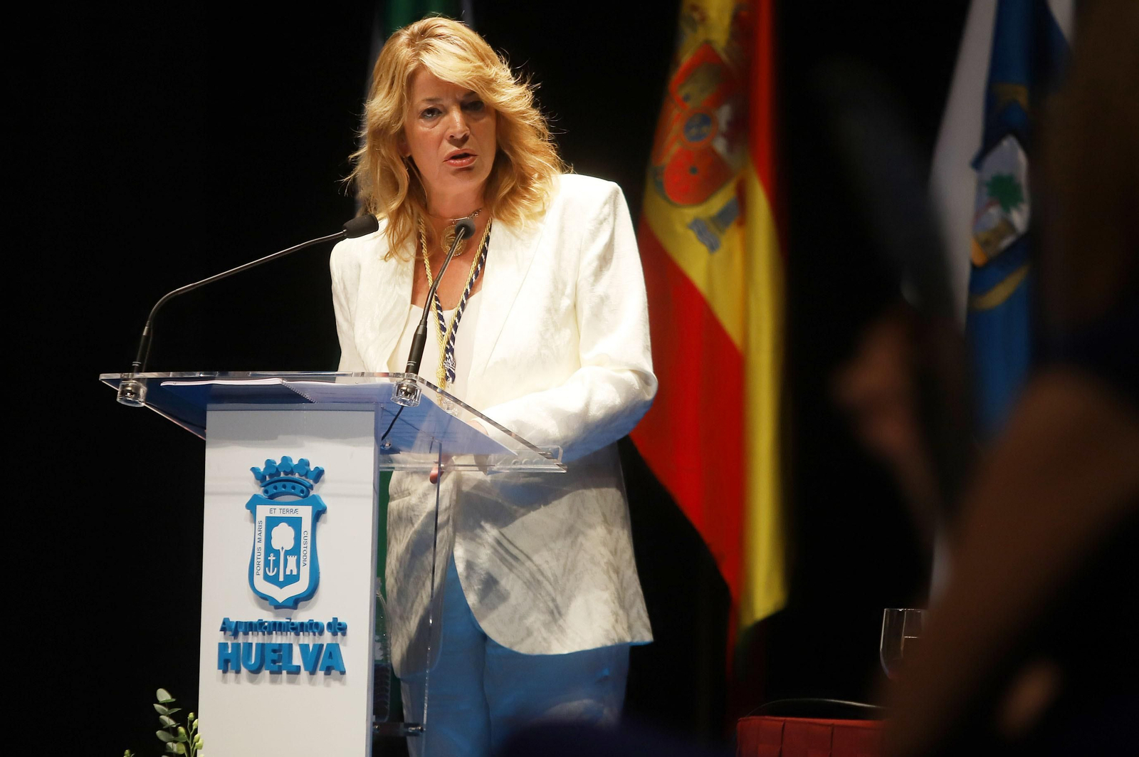 Imágenes de la toma de posesión de Pilar Miranda como alcaldesa de Huelva