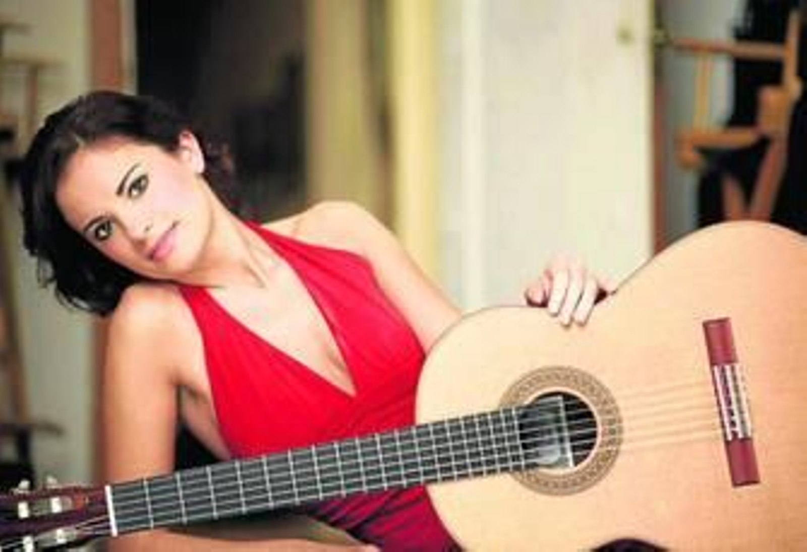 Vidovic muestra su técnica de la mano de Bach, Turina y Albéniz