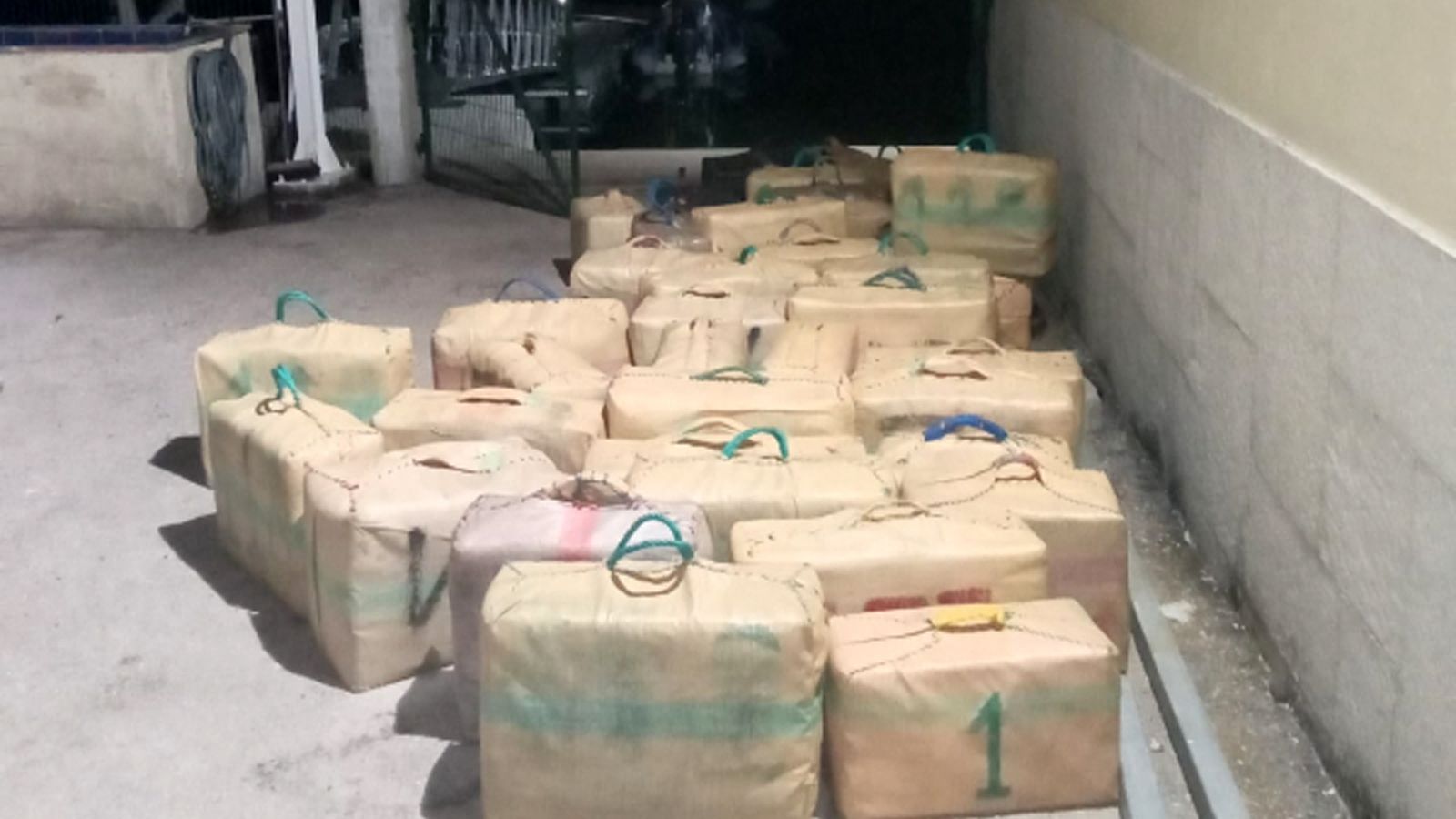 Parte de la droga intervenida