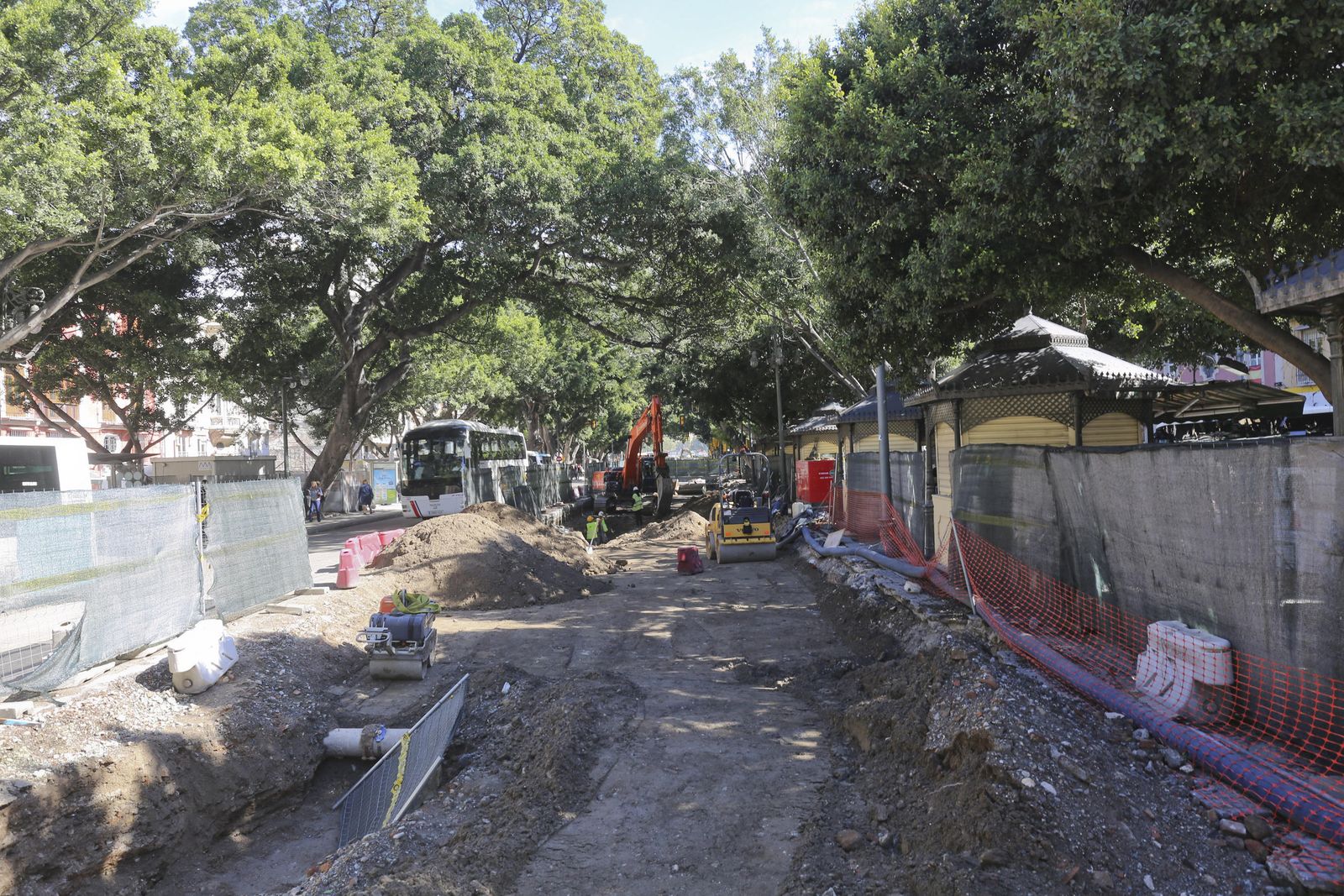 Trabajos de reurbanización del eje central de la Alameda.