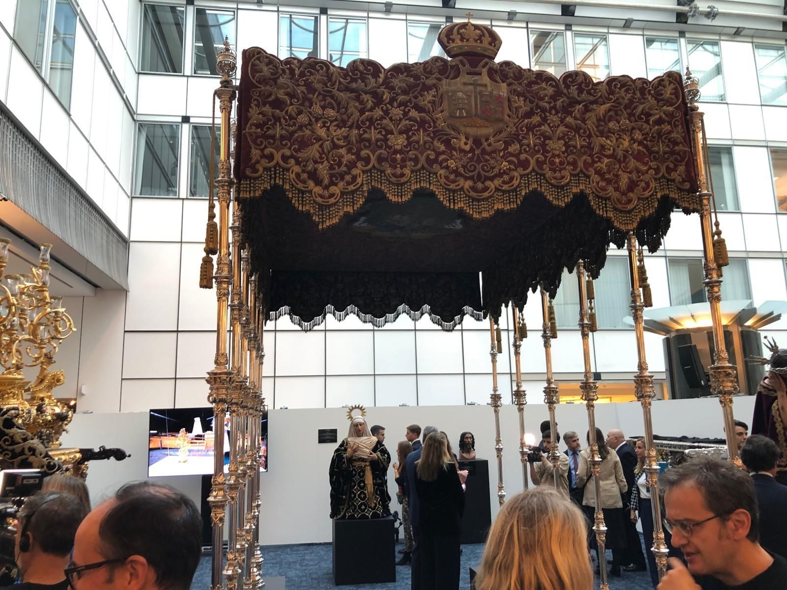 El palio de Madre de Dios de la Palma en el Parlamento Europeo