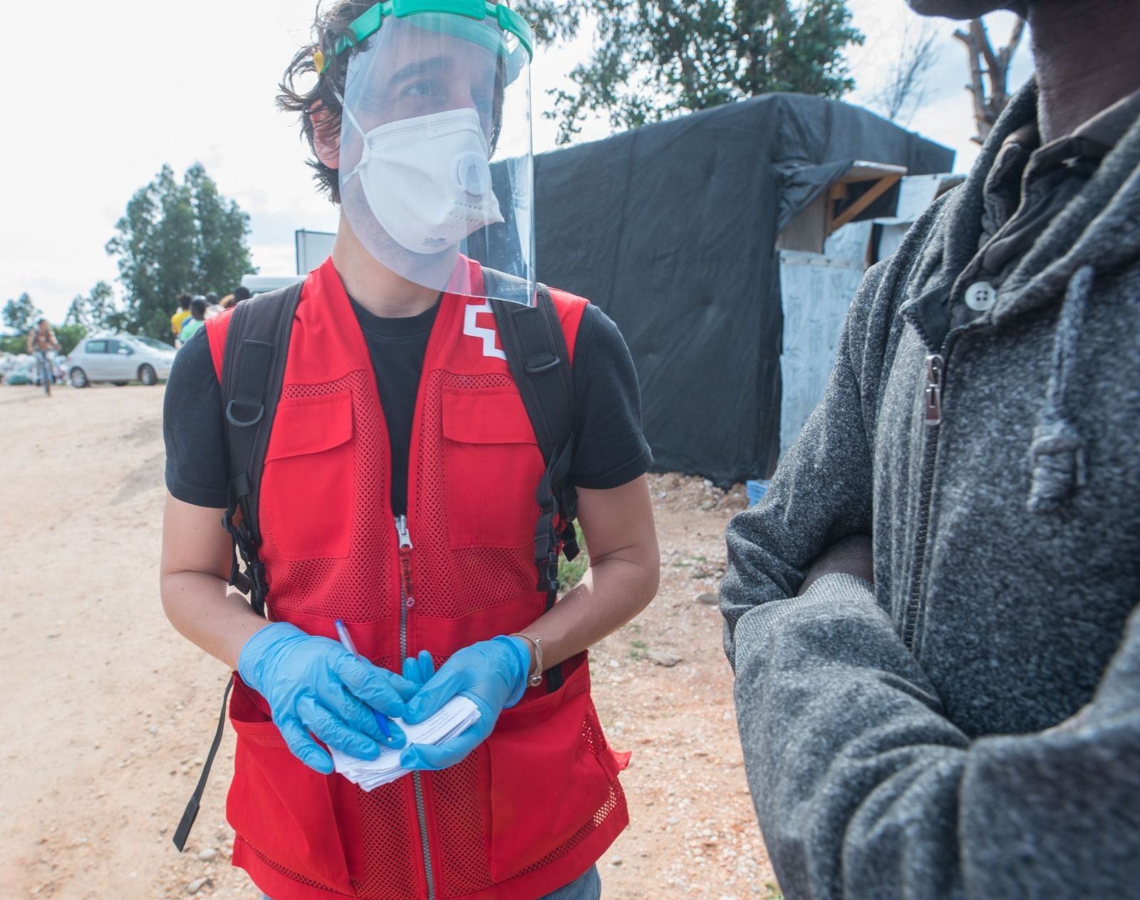 Voluntario onubense de Cruz Roja.