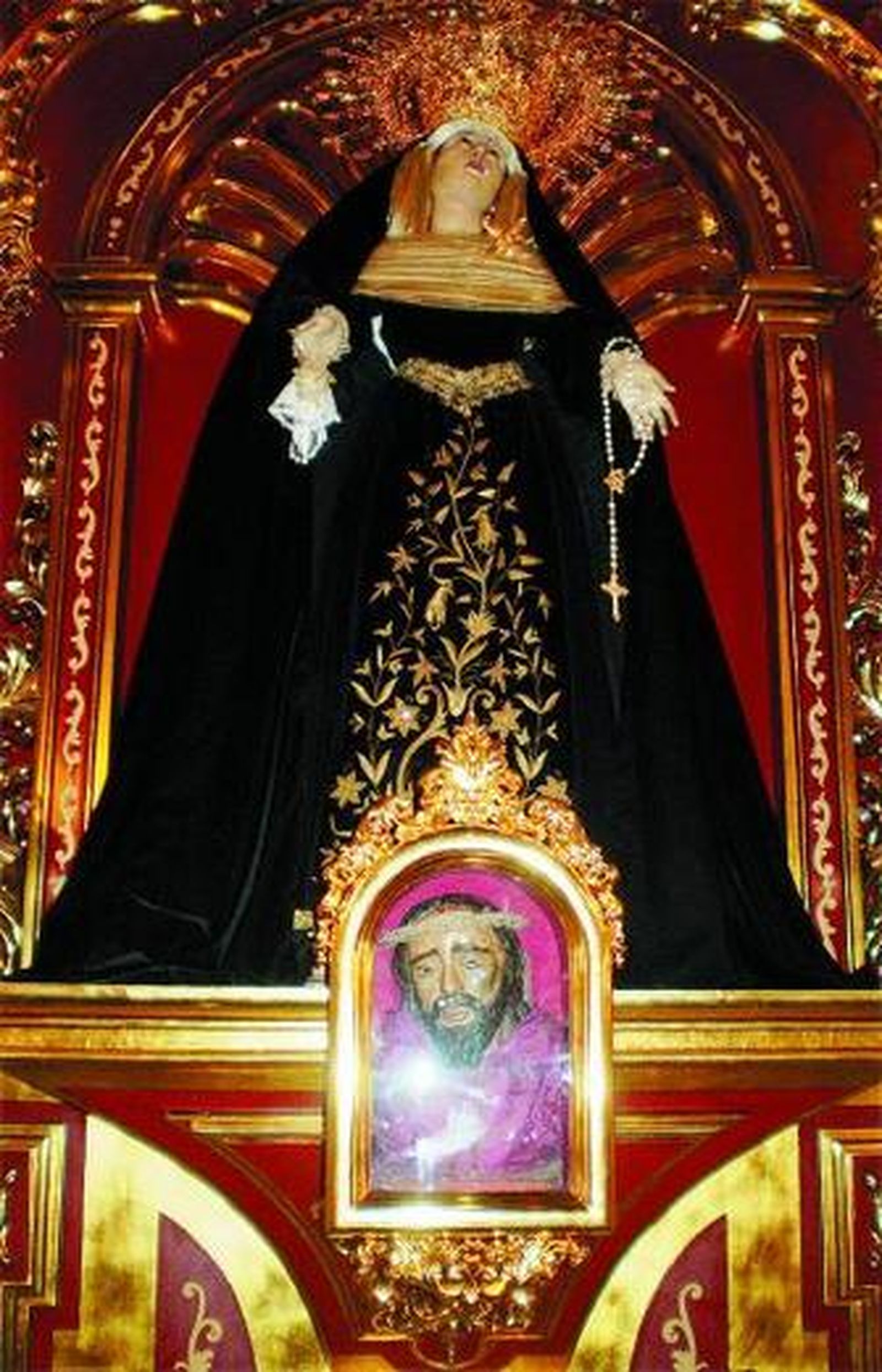 Urna con los restos de la cabeza del Cristo de la Salud de Benamocarra.