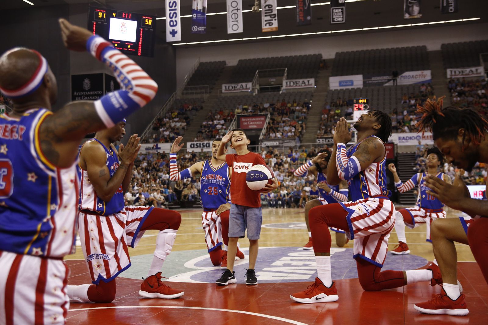 El espectáculo de los Globetrotters inunda el Palacio de Deportes