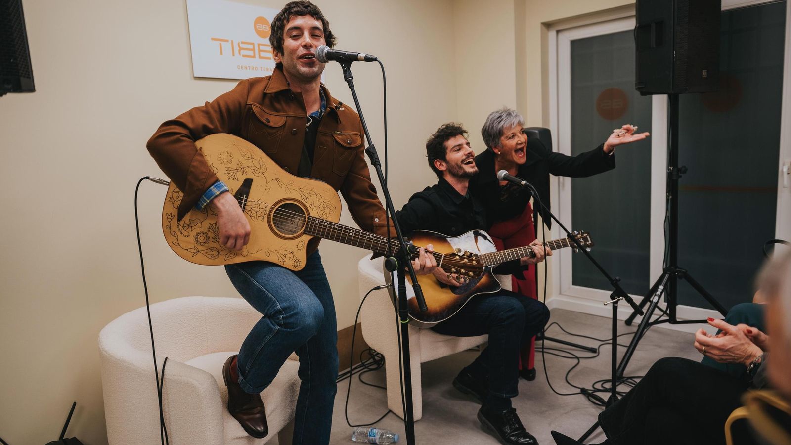 Maximiliano Calvo deleitó a los invitados con un repertorio de canciones.