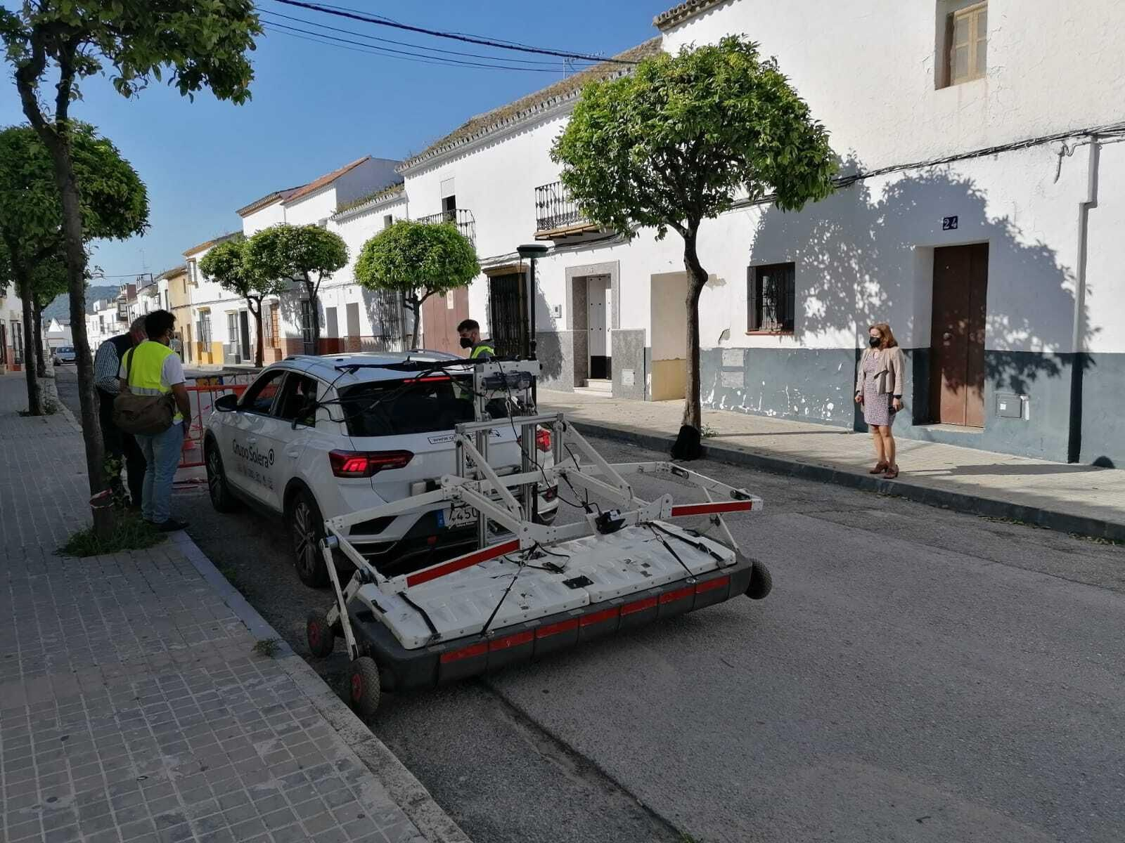 La unidad de geodetección que escanea el subsuelo de la calle de Bornos