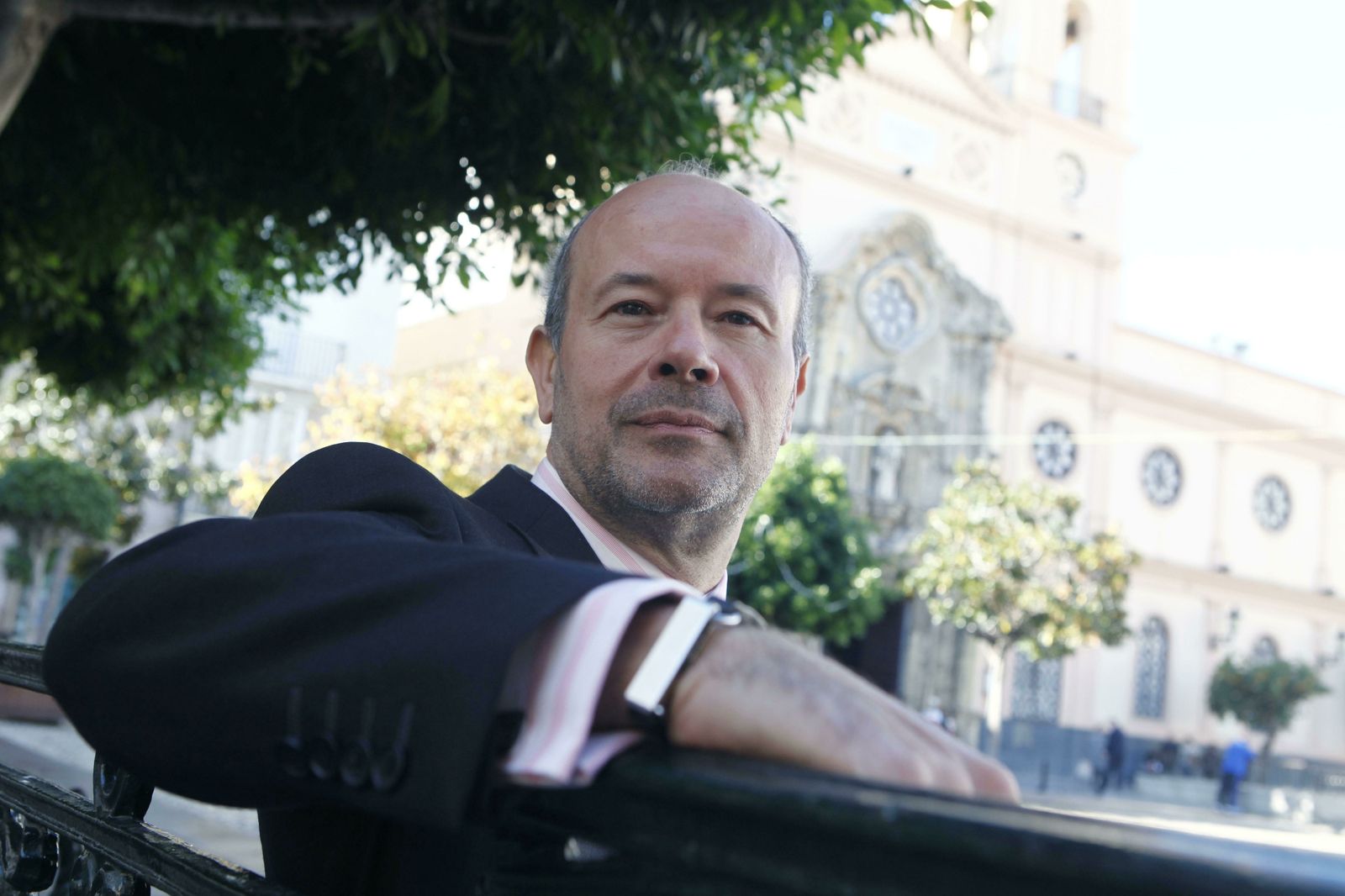 Juan Carlos Campo, en la Plaza de San Antonio, frente a la sede del PSOE.