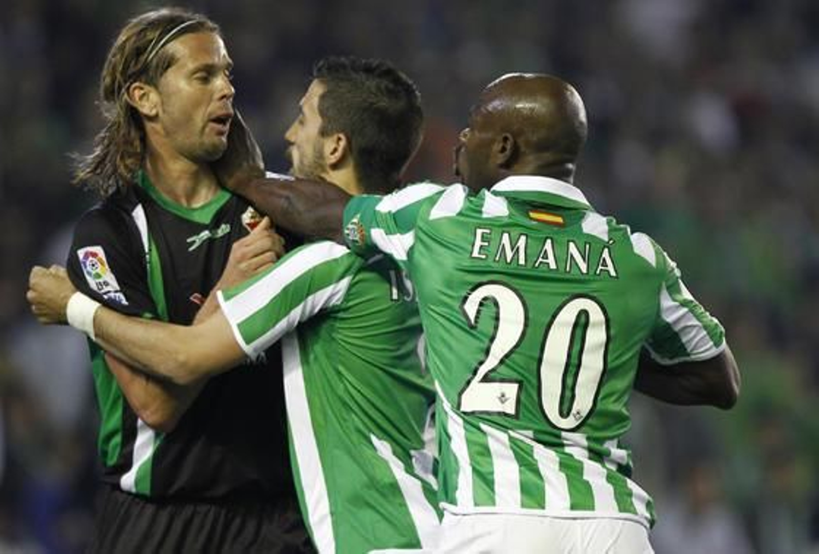 El Betis pierde en casa, con el Elche (1-4), su cuarto partido seguido. / Antonio Pizarro