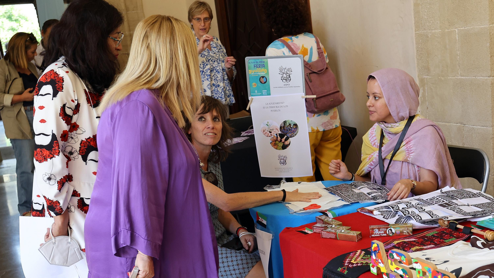 Imágenes de la Feria de la Diversidad en Los Claustros de Santo Domingo