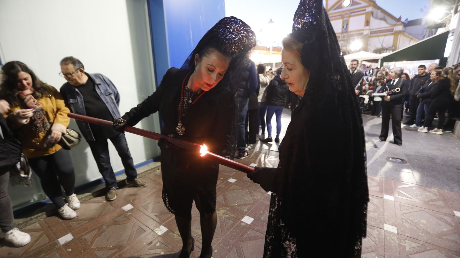 Las fotos del Viernes Santo en la Línea:  Cristo del Mar y Luz y Esperanza Nuestra, Soledad y Santo Entierro, Cristo del Amor y Misericordia y Amargura