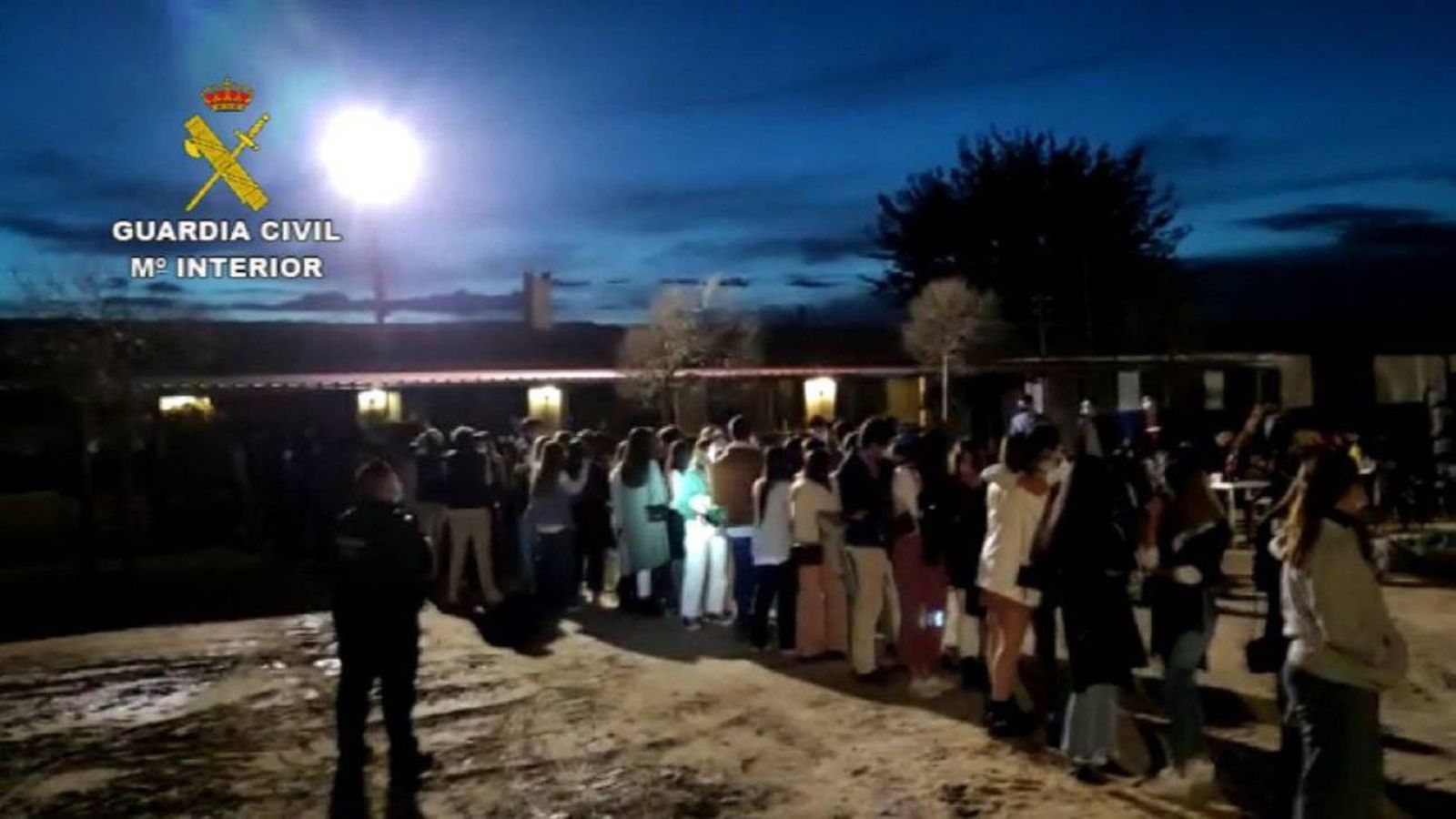 Uno de los momentos del desalojo de la finca