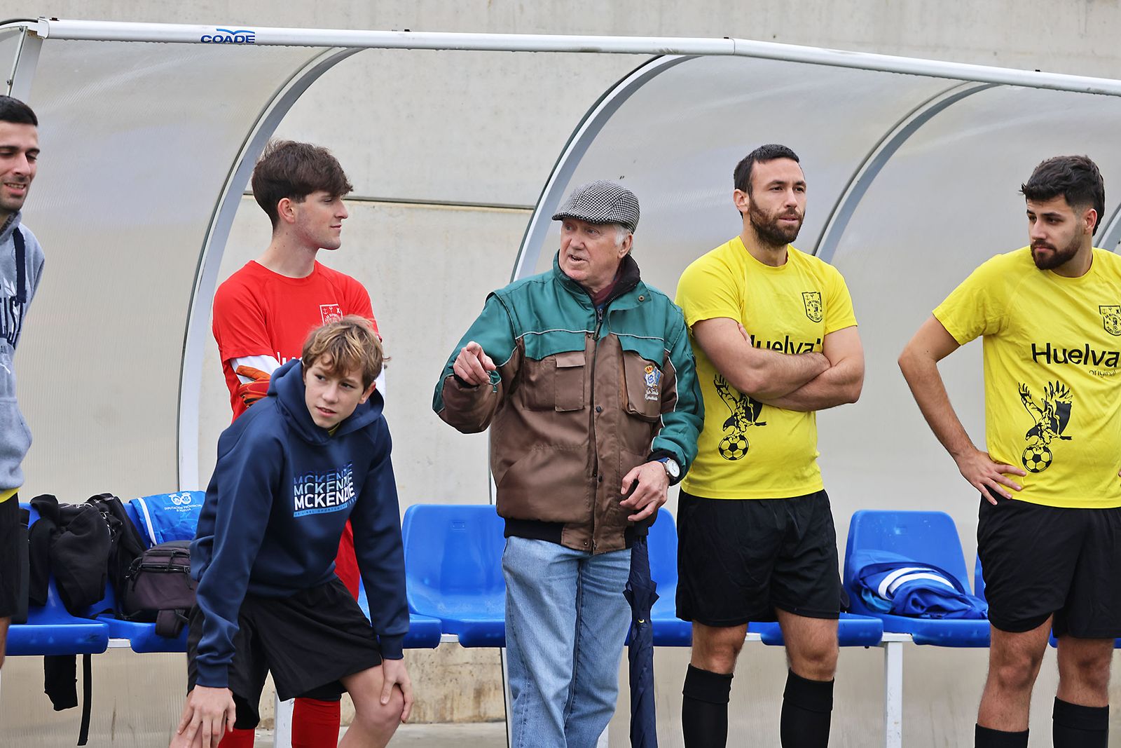 Periodistas y políticos disputan su tradicional partido navideño de fútbol