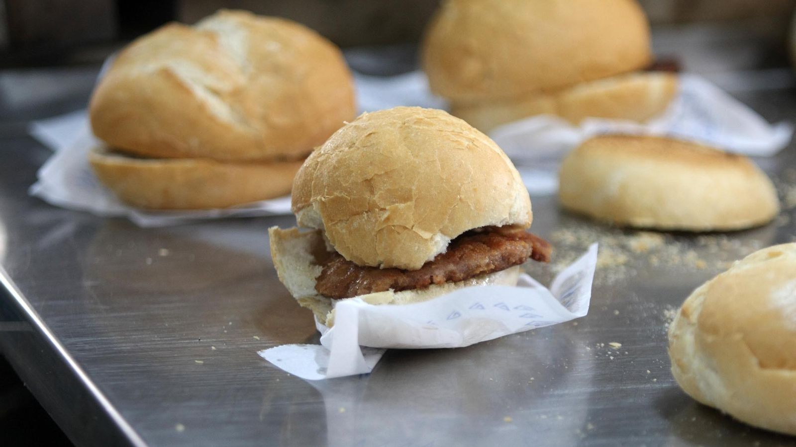 La hamburguesa típica de la Plaza de las Monjas