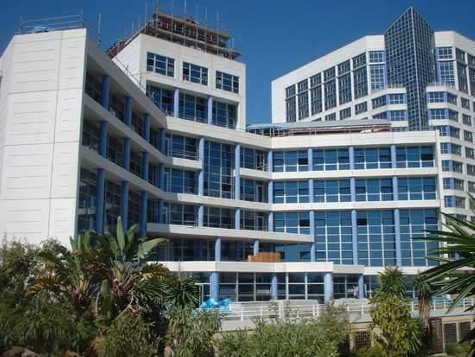 Fachada del Hospital San Bernardo, el único civil de Gibraltar