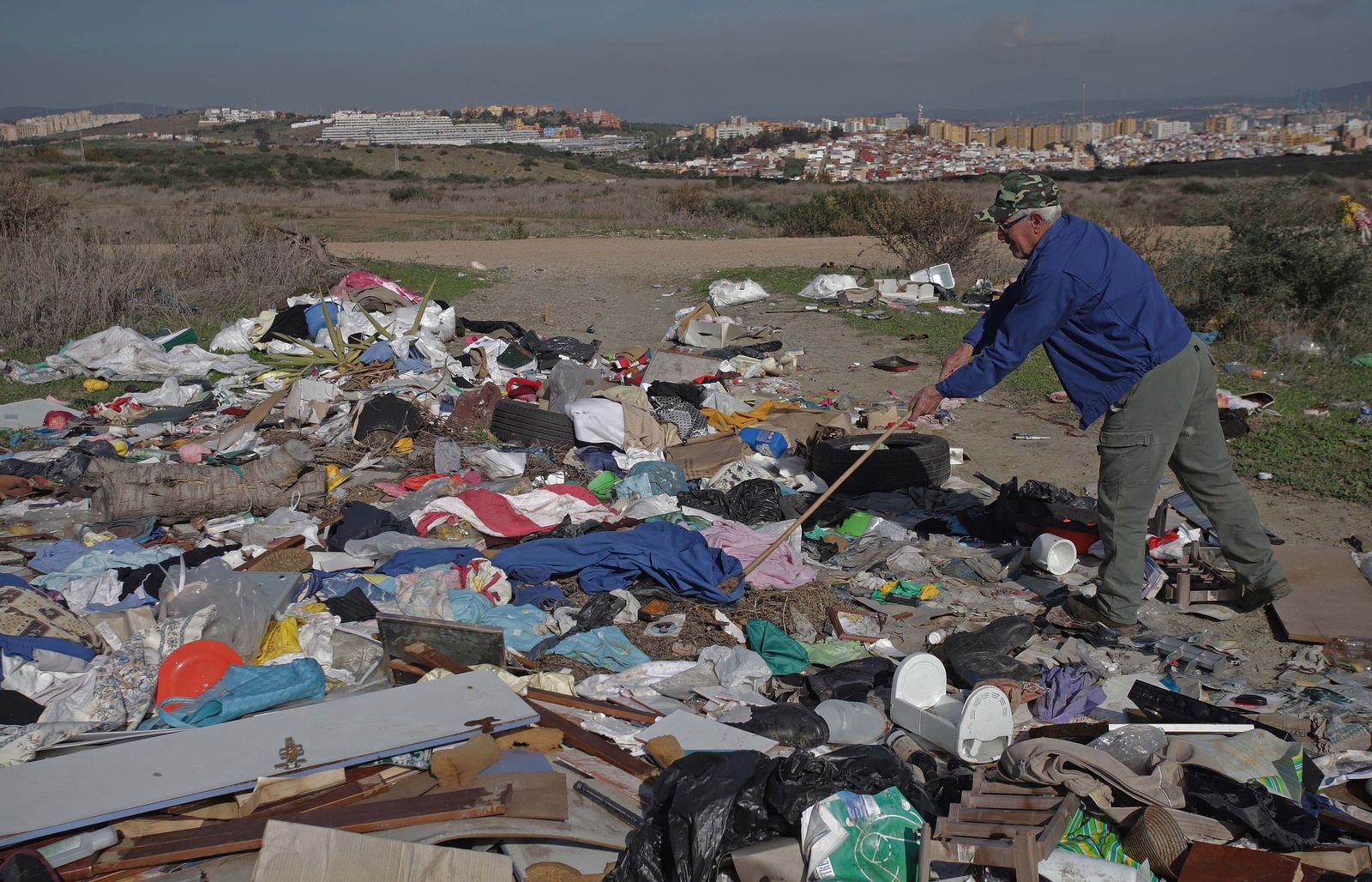 Fotos de los vertederos y escombreras ilegales en la zona de Alamillos Oeste en Algeciras
