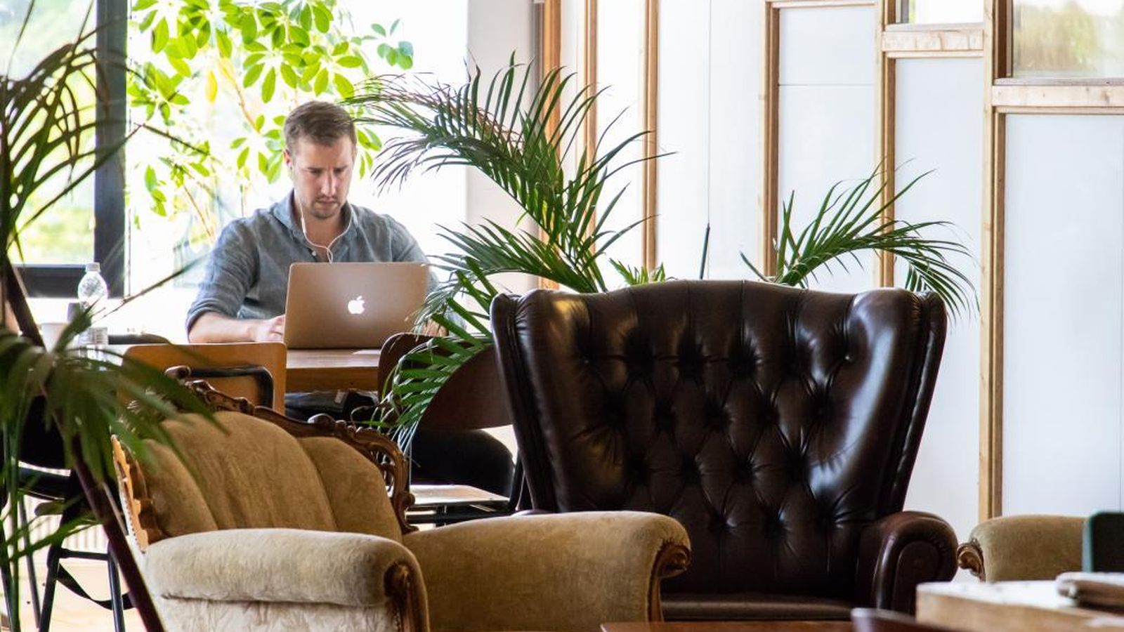 Los pros y los contras de usar tecnología en la oficina