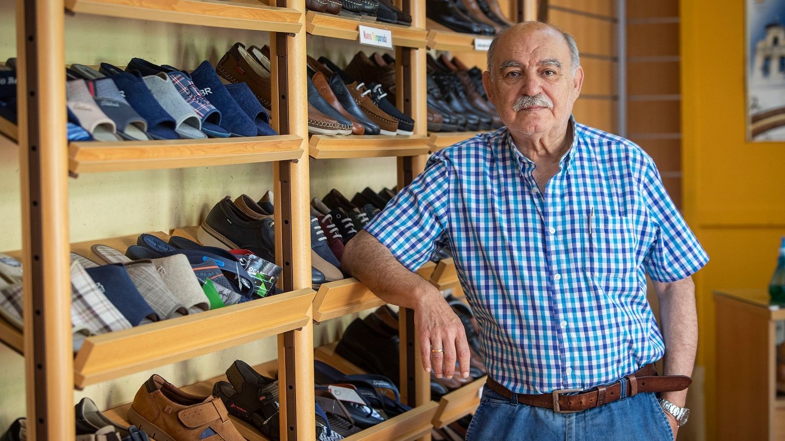 Juan Luis Ruiz, en el negocio familiar que va ya por la tercera generación y regenta en la actualidad su hija.