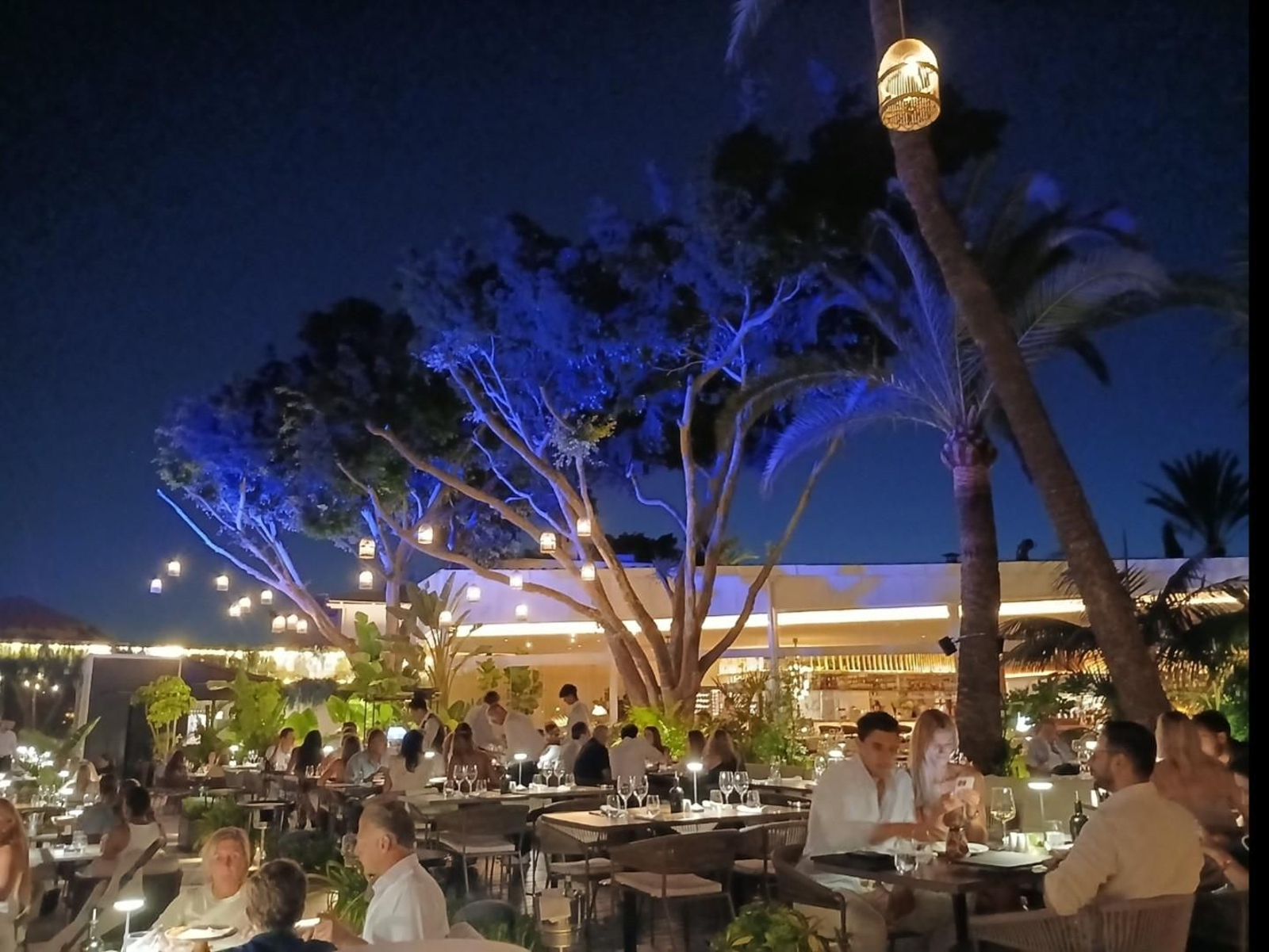 La terraza de Nota Blu New Brasserie