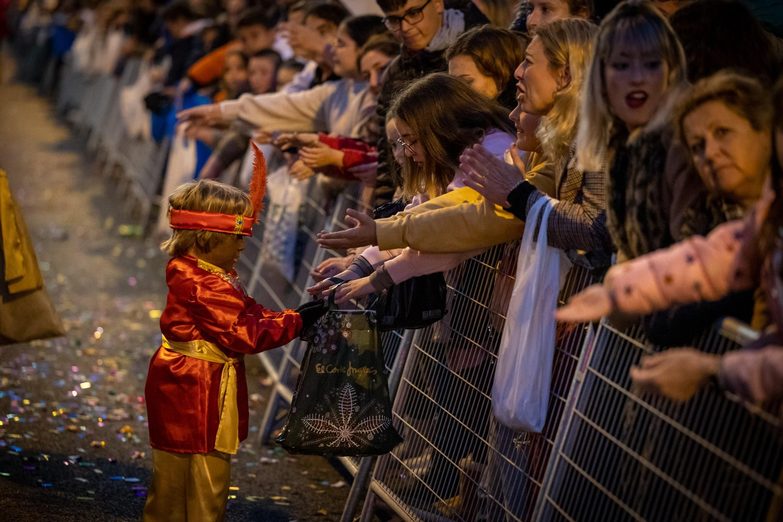 Todas las imágenes de la cabalgata de los Reyes Magos en Cádiz