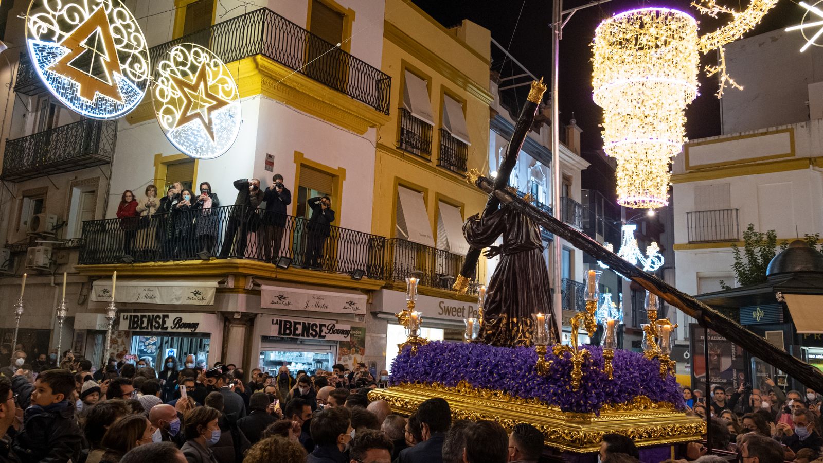 El vía crucis extraordinario de la Candelaria, en imágenes