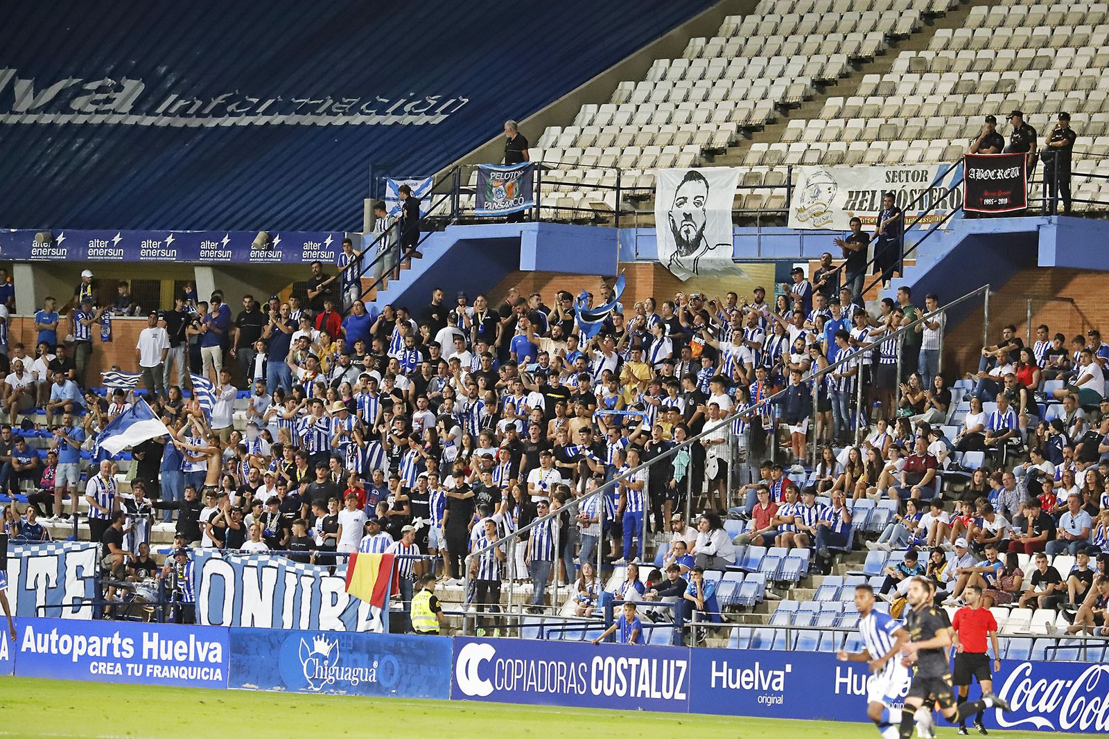 Imágenes del ambiente en el encuentro entre el Recreativo de Huelva y el CD Castellón