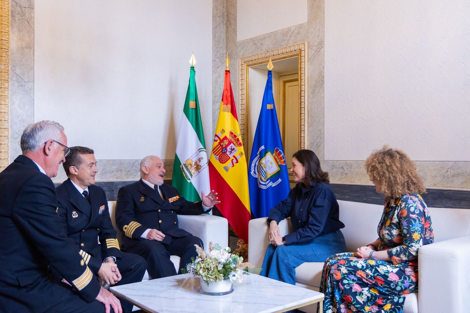 Imagen del encuentro institucional con Cavada y Pacheco.