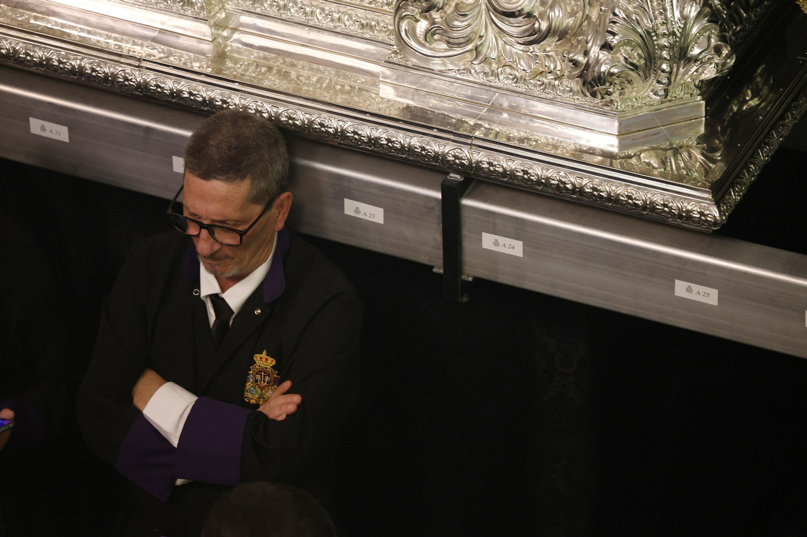 Crucifixión en el Lunes Santo en Málaga, en fotos