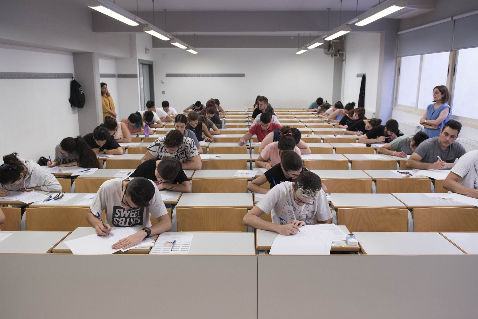Alumnos realizando una de las pruebas del proceso de la nueva Selectividad en Granada.