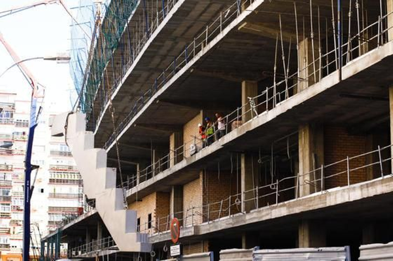 Imagen de los operarios en la zona del accidente

Foto: Lourdes de Vicente