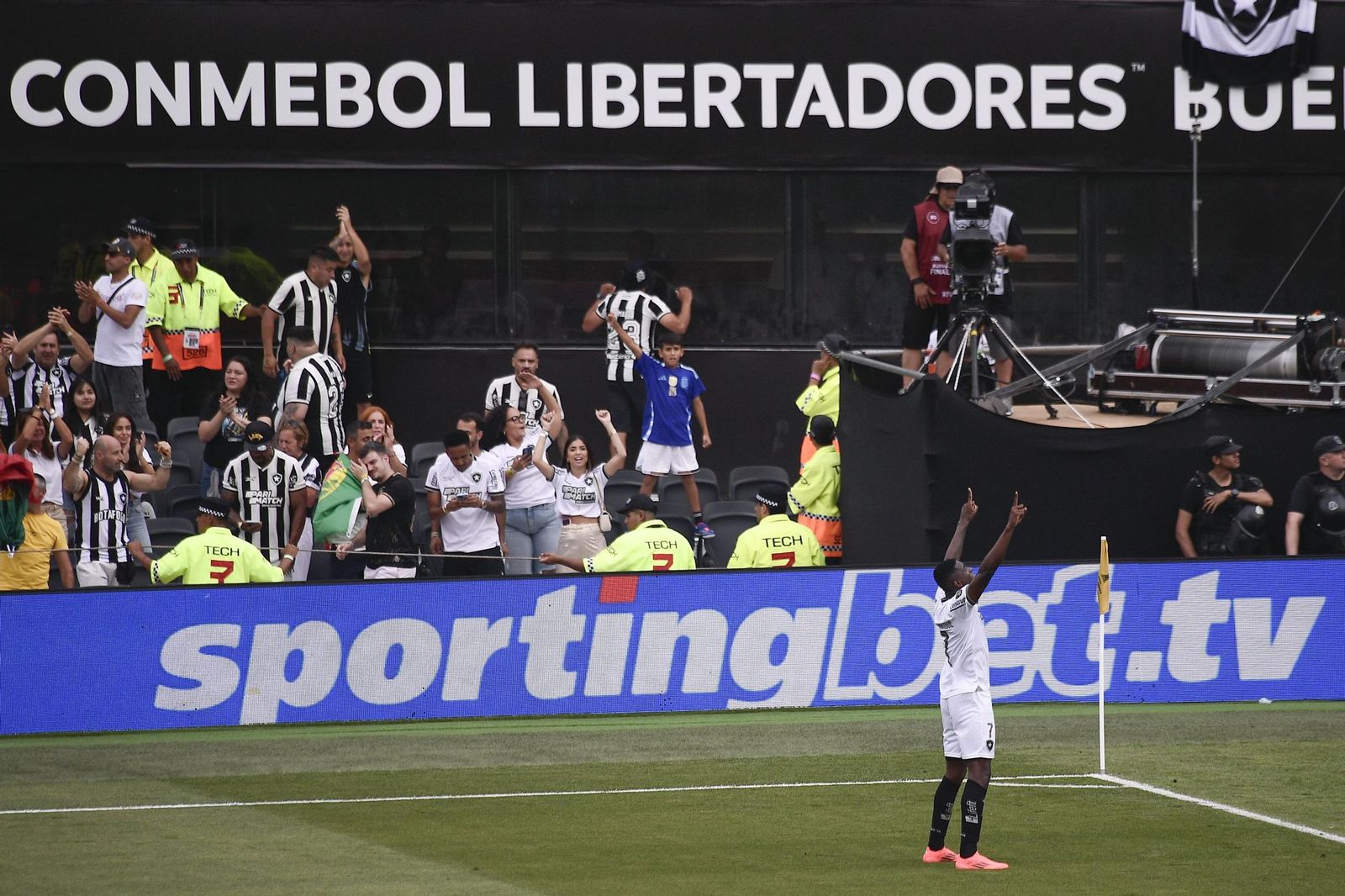 Las fotos de una final de la Libertadores histórica; Botafogo, campeón con 10, ante Atlético Mineiro