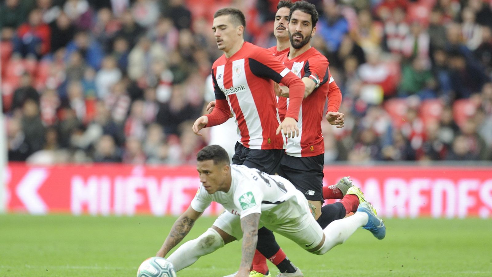 Machís, que volvió a la titularidad en San Mamés, cae ante Córdoba