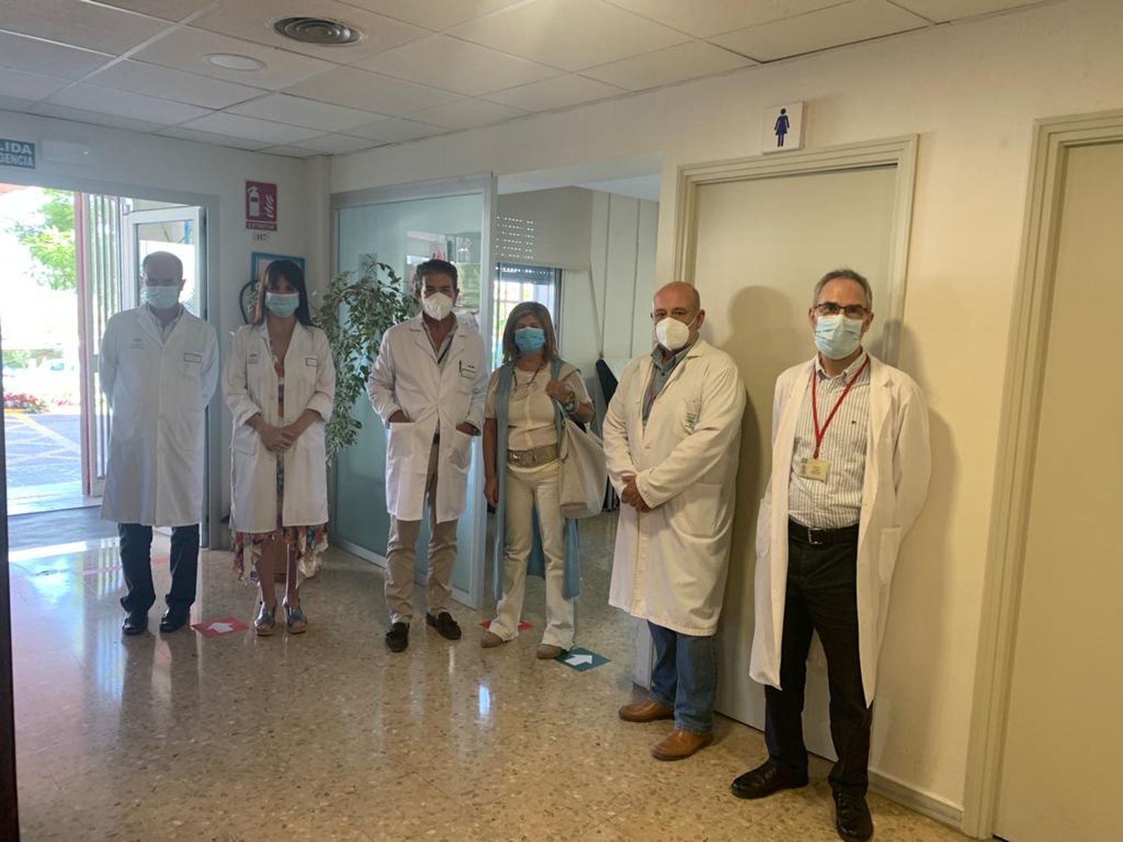 La delegada de Salud (en el centro) ha visitado este miércoles el CTTC para apoyar la campaña.