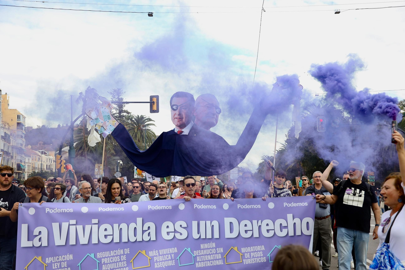 Las fotos de la multitudinaria manifestación por la vivienda en Málaga este 9N