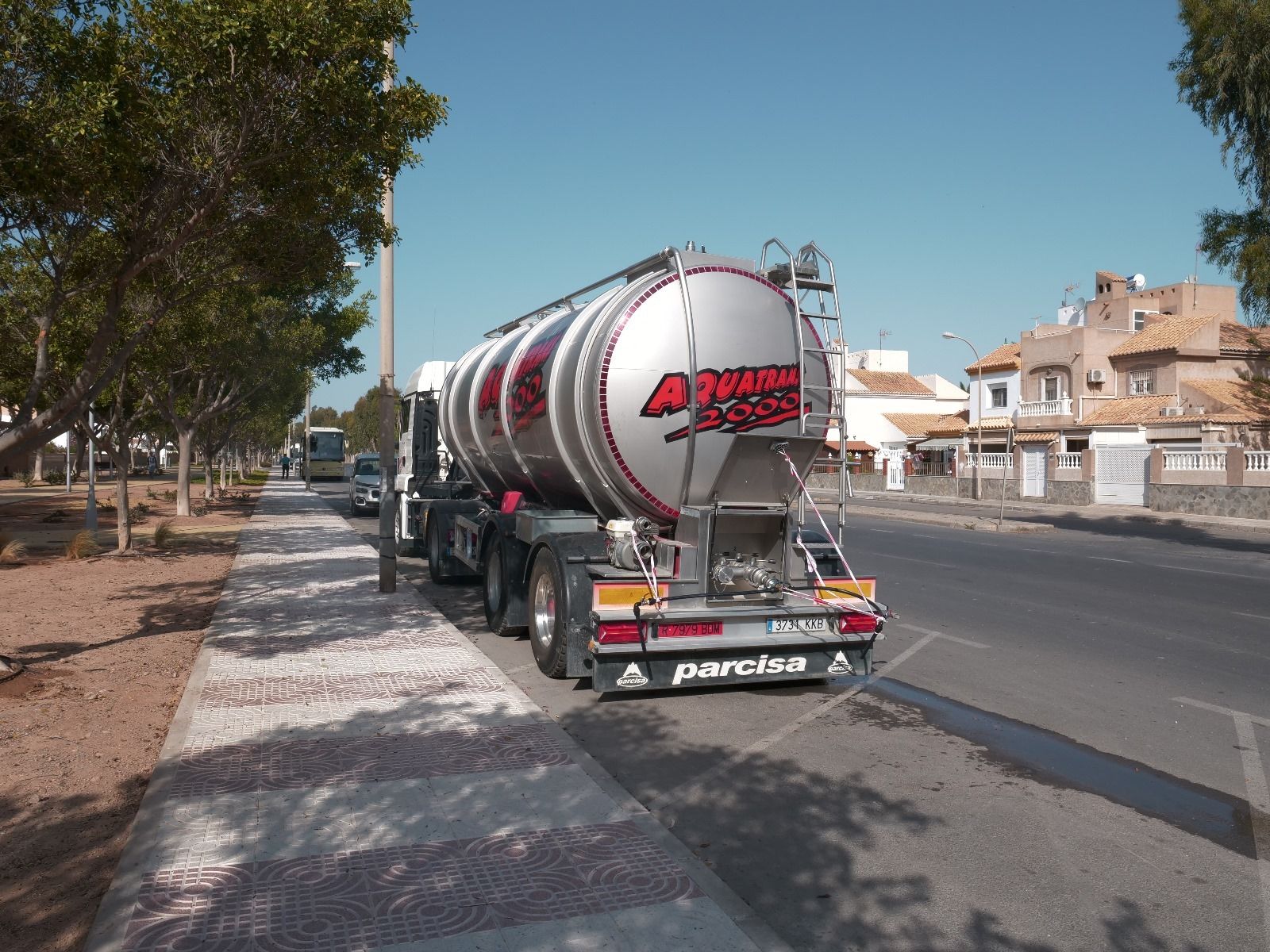 Imágenes del primer día de restricciones del consumo de agua potable en Roquetas de Mar