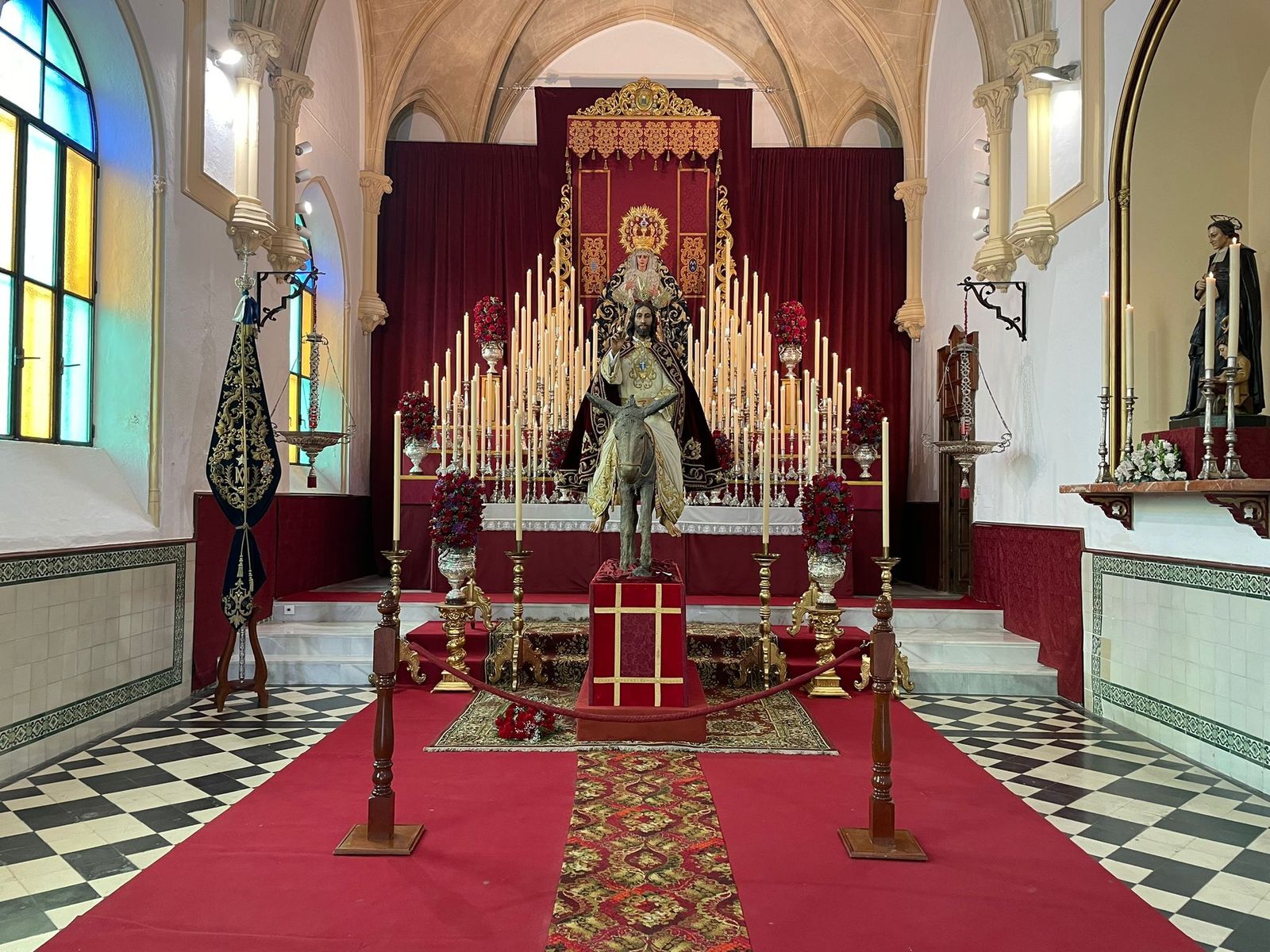 Cristo, Rey del Universo, expuesto en solemne besapiés.