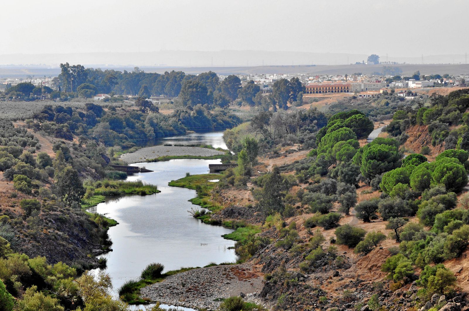 Embalse de El Gergal por donde se realiza la ruta de senderismo del domingo en Guillena.
