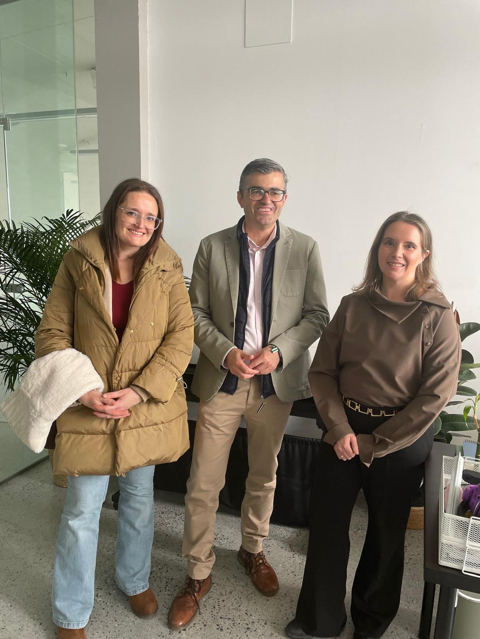 Martín Cañizares, en su visita a Mercedes Albarracín en el Clúster de Padul