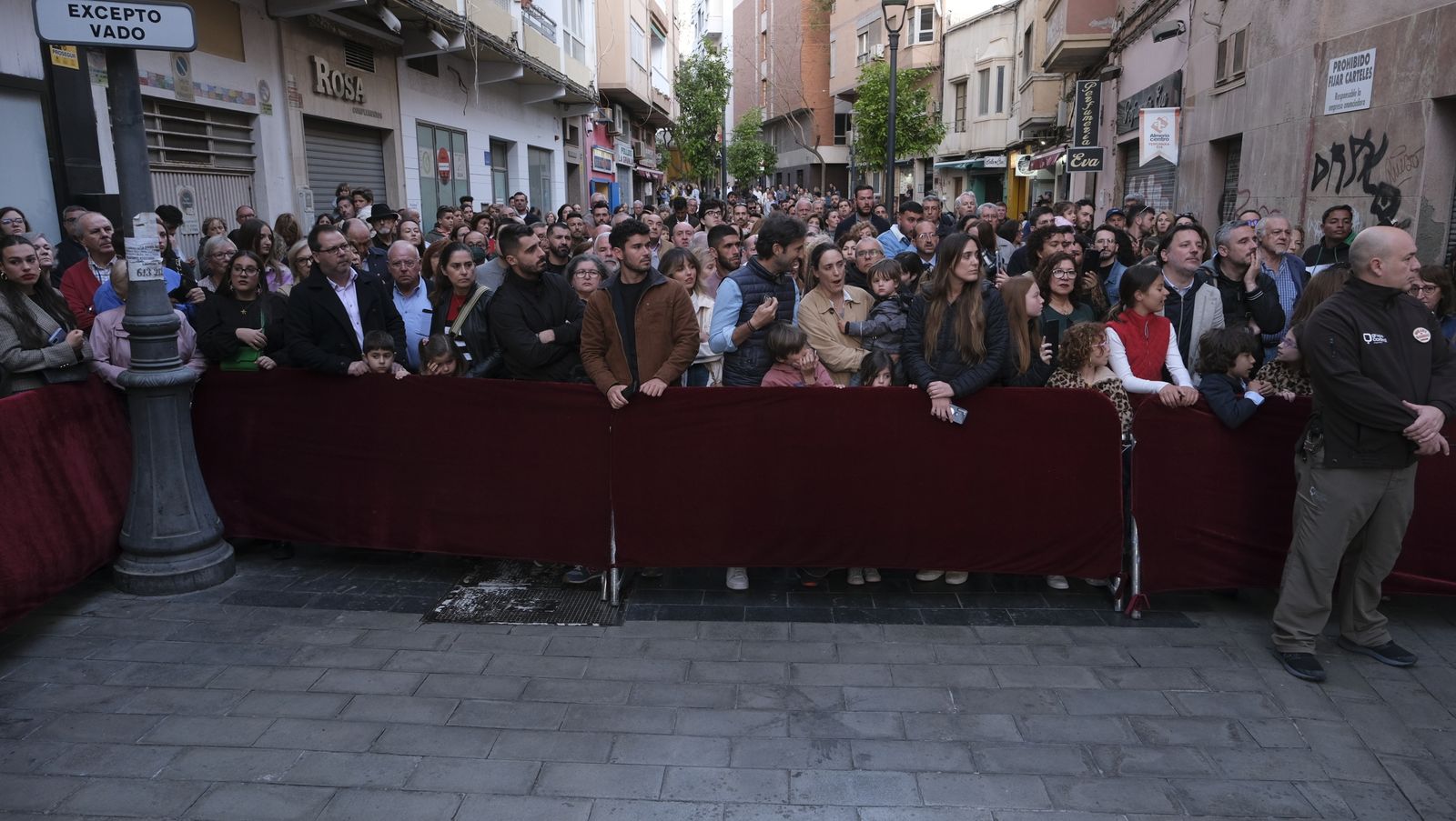 Procesión del Santo Entierro en Almería, en imágenes