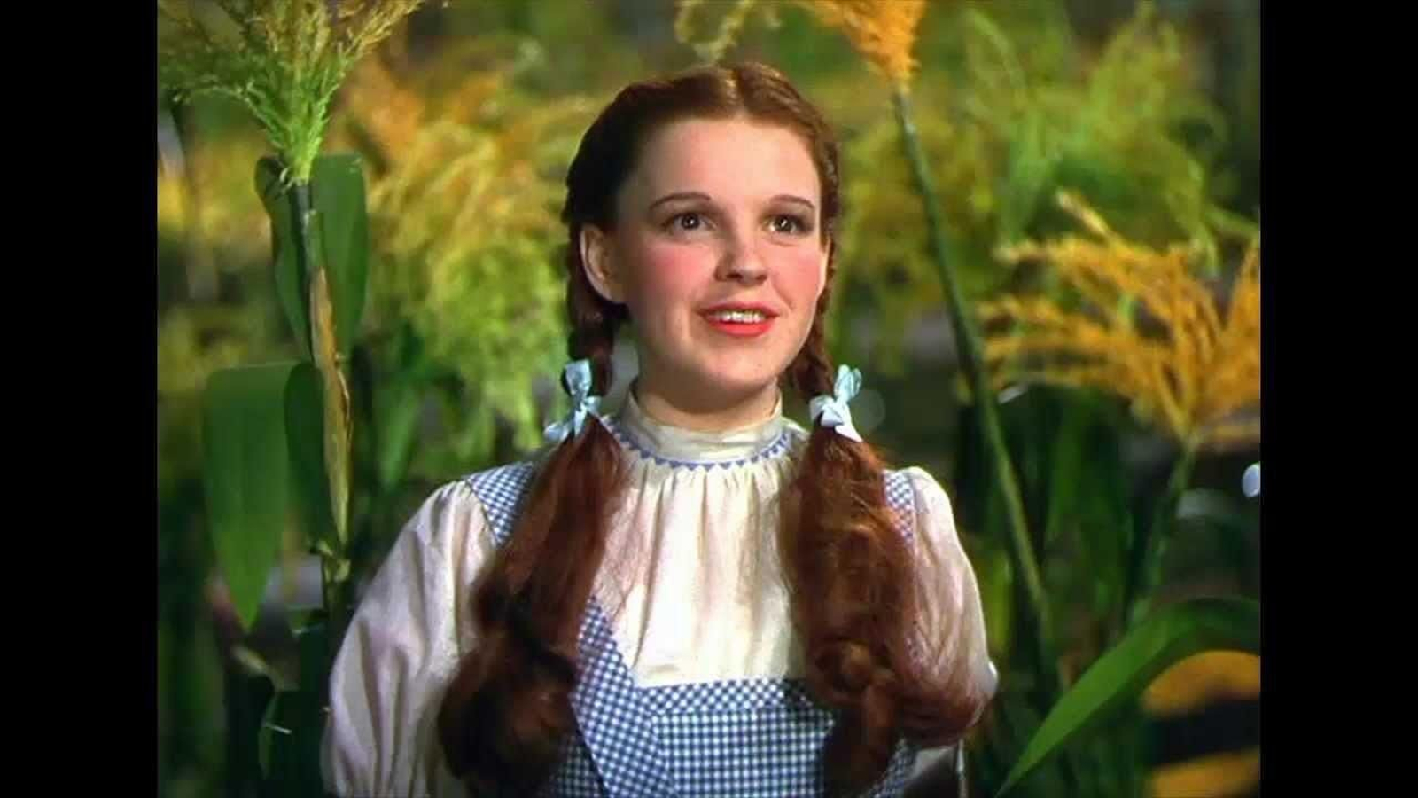 Las trenzas de Judy Garland como Dorothy en 'El mago de Oz' (1939).