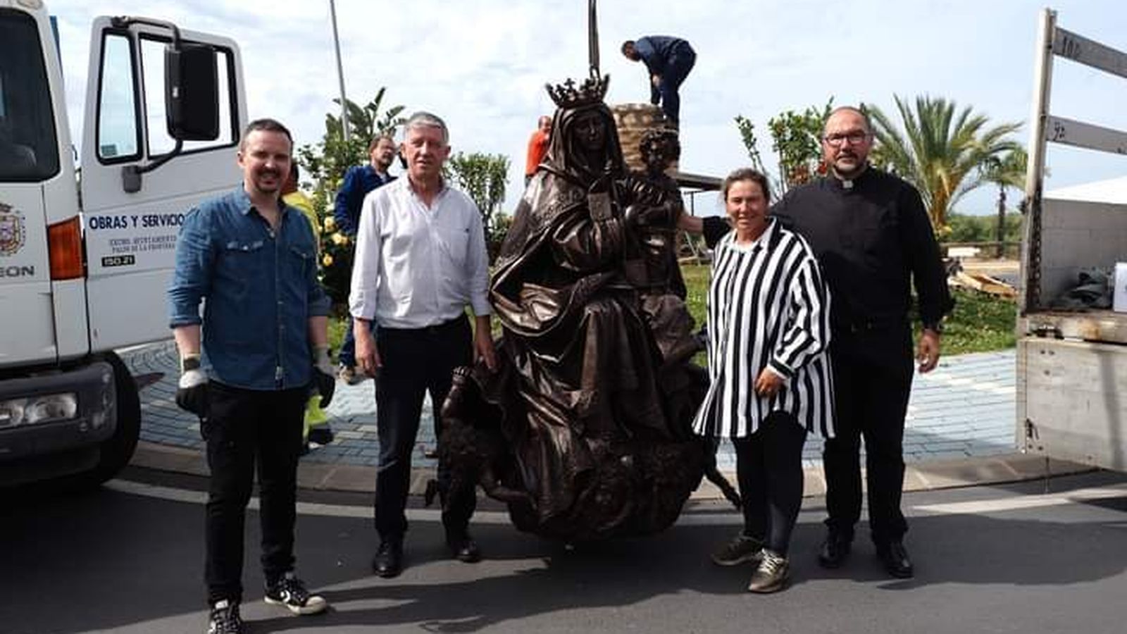 Monumento a la Virgen del Rocío en Mazagón