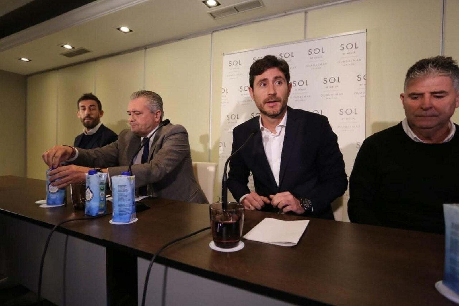 Víctor, en la rueda de prensa.