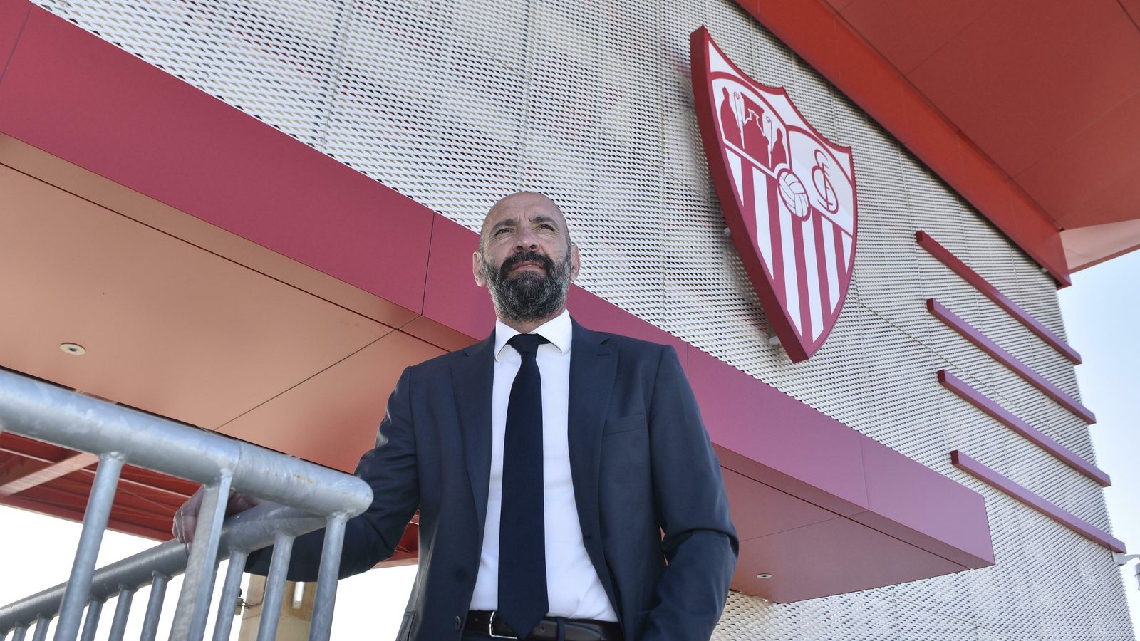 Monchi, ante el estadio Jesús Navas.