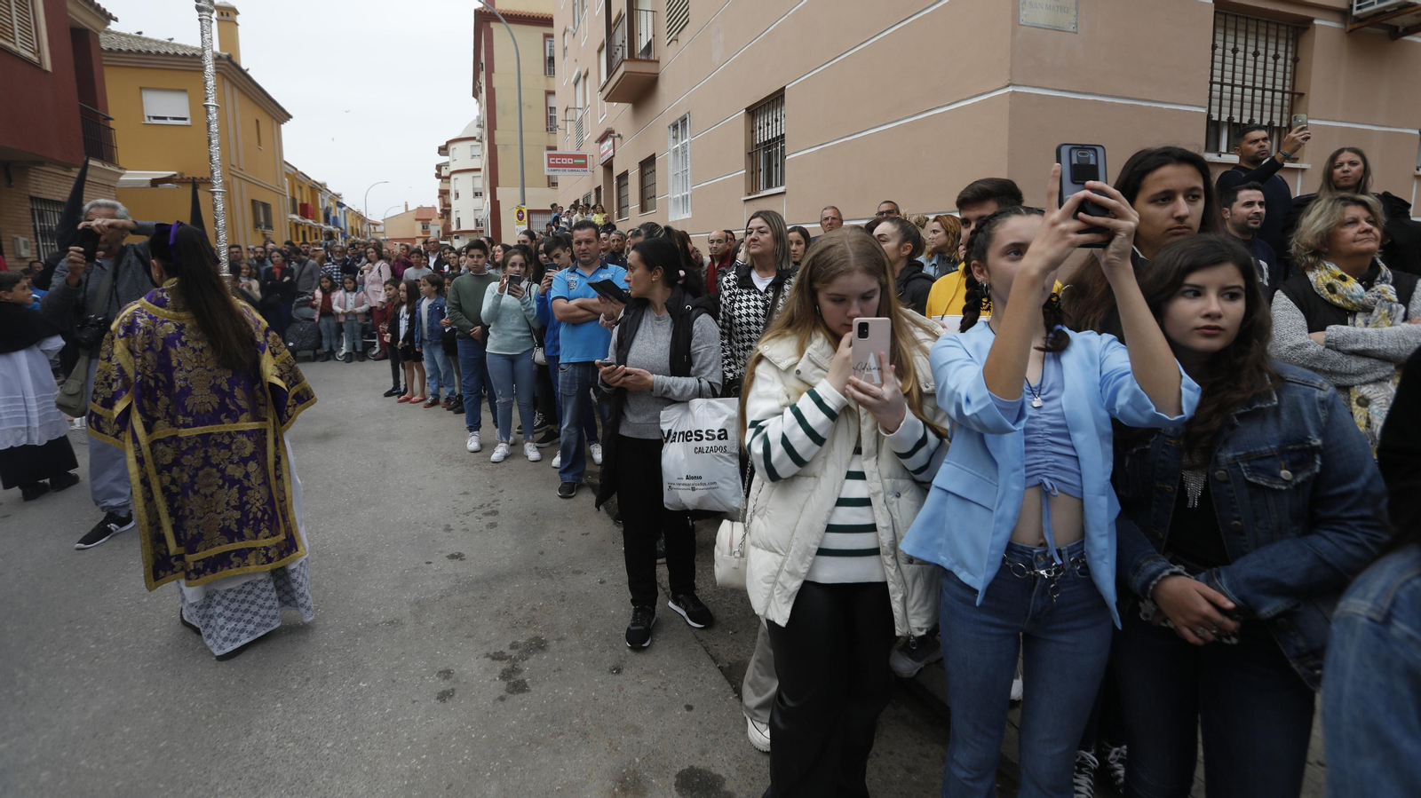 Fotos del Martes Santo en La Línea: Jesús de las Penas y María Santísima de los Dolores