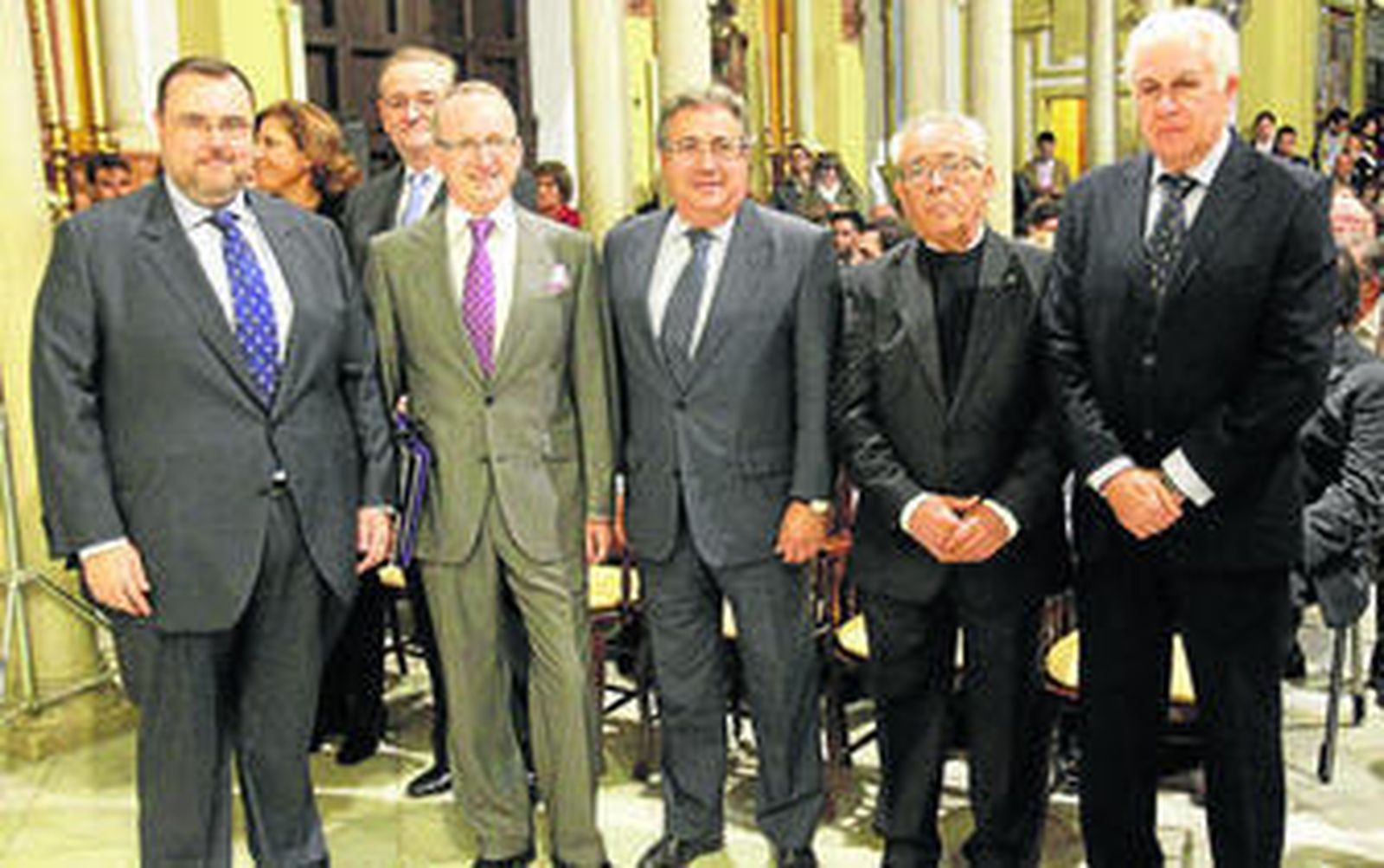 Los autores de la exaltación, Antonio Casado y Diego J. Geniz, junto al alcalde, el párroco Manuel Luque, y el hermano mayor, José Luis Maestre.