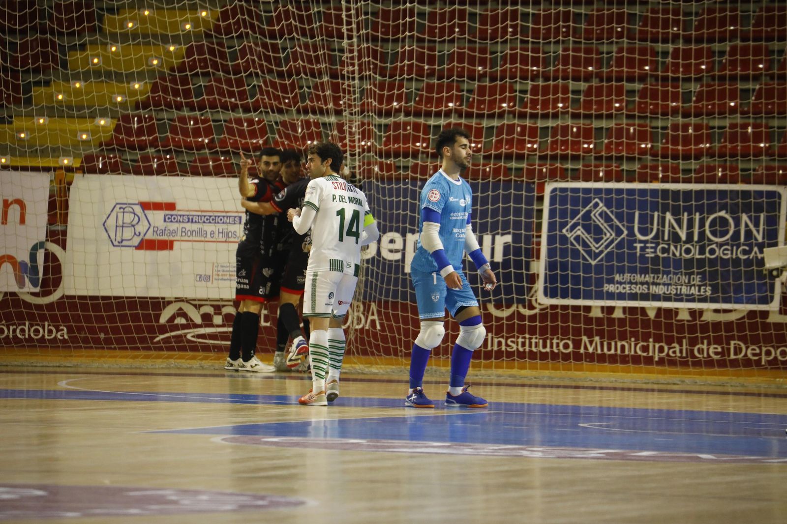 Las mejores fotos del ambiente en Vista Alegre para el Córdoba Futsal - Noia