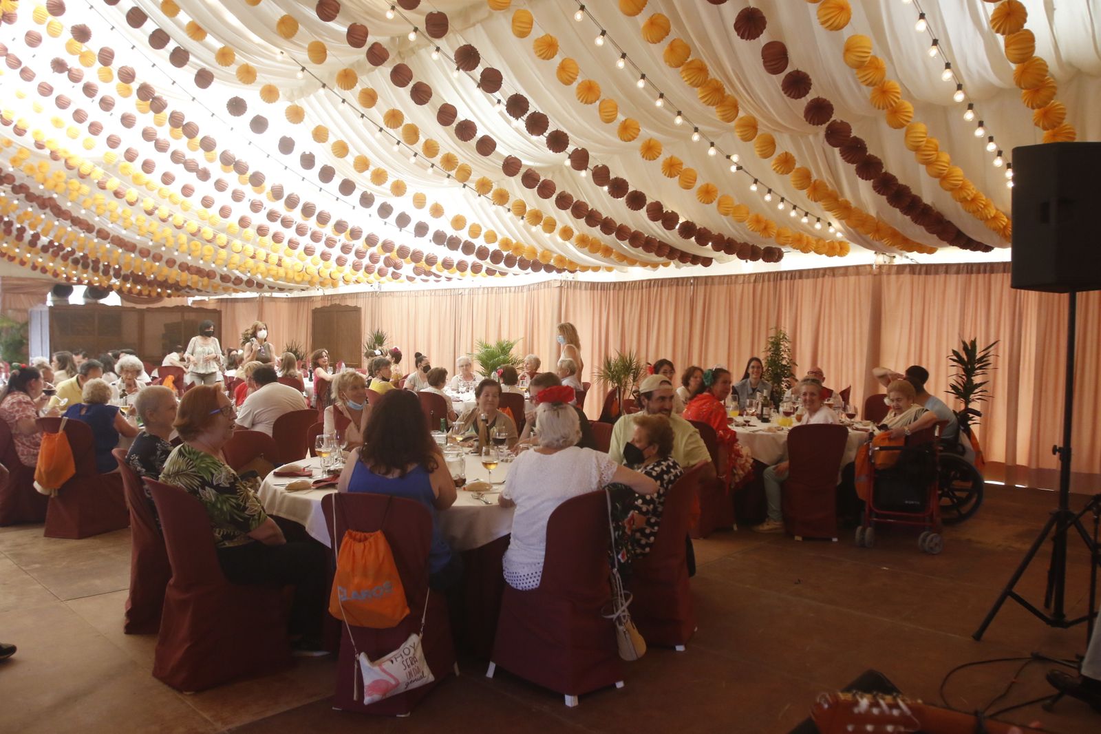 Las recepciones se hacen sitio en el lunes de la Feria de Córdoba, en imágenes