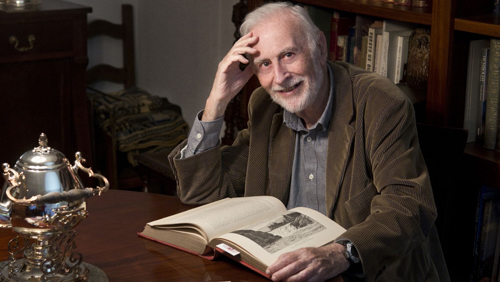 El geógrafo y escritor Eduardo Martínez de Pisón (Valladolid, 1937)