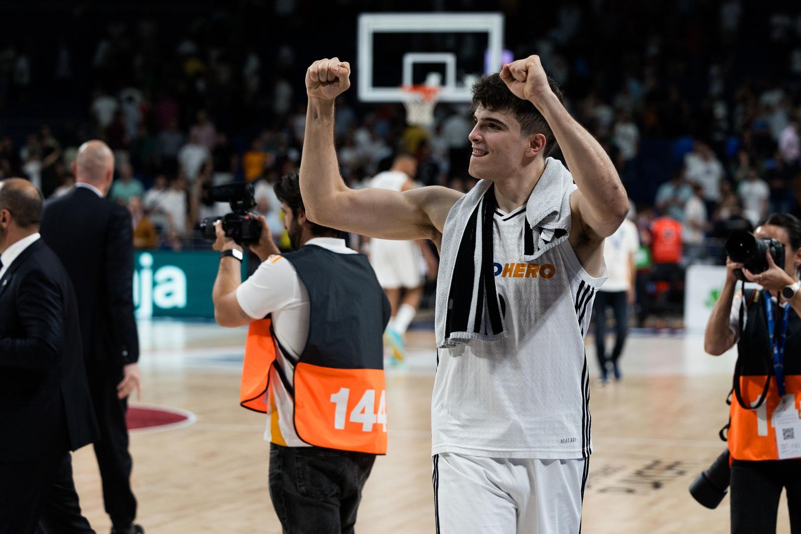 El Real Madrid sufre pero gana al Baskonia (82-76)