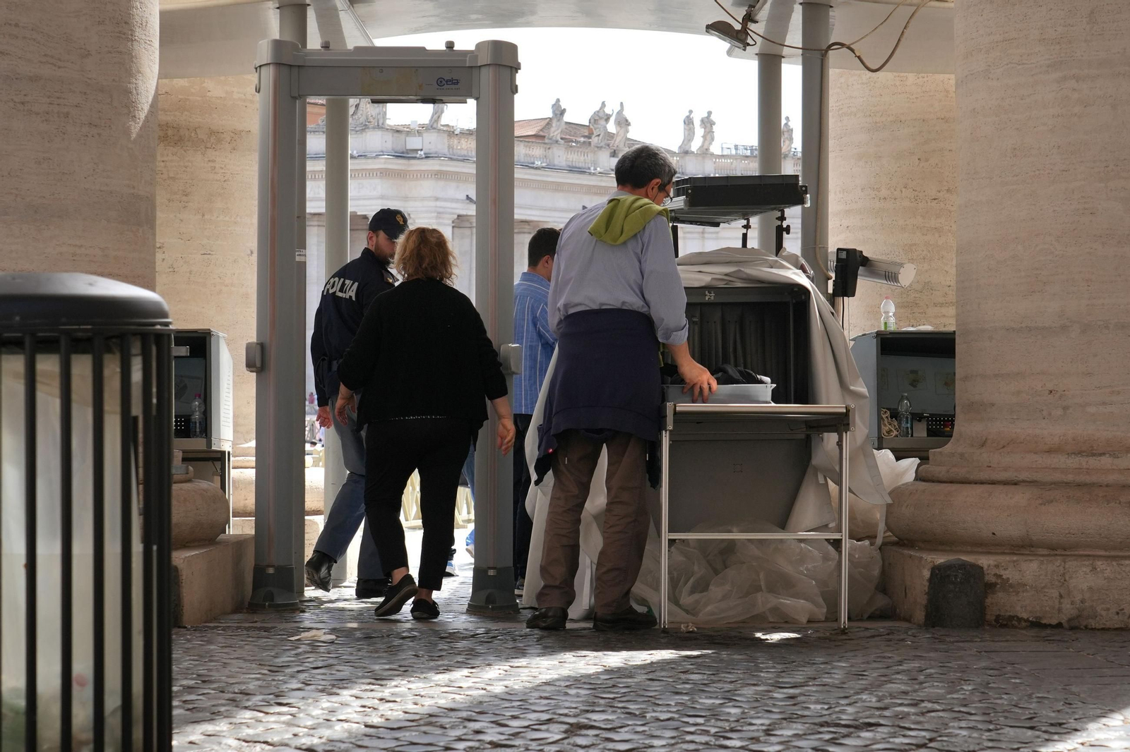 Fotos del ambiente en Roma tras la muerte del papa Francisco